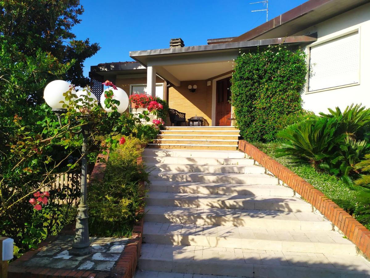B&B Tra Mare E Marmo Marina Di Carrara Exterior foto