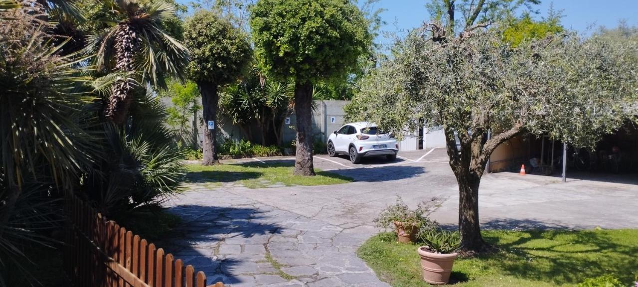 B&B Tra Mare E Marmo Marina Di Carrara Exterior foto